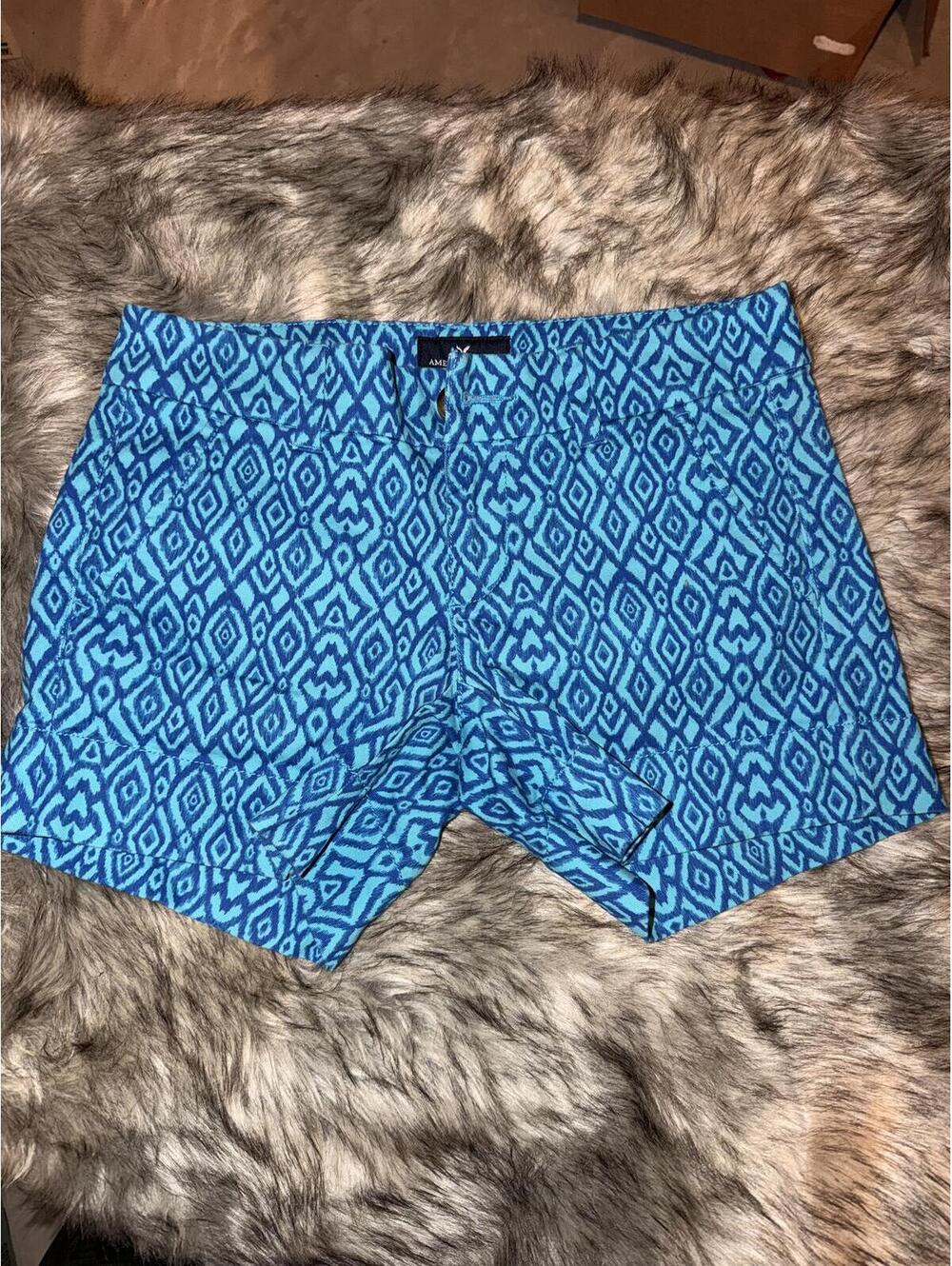 American Eagle Midi Stretch Shorts in Blue Geometric Print